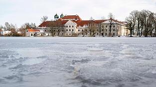 Das idyllisch gelegene Kloster Seeon in Oberbayern bildet jedes Jahr Anfang Januar die perfekte Kulisse für die Winterklausur der CSU-Bundestagsabgeordneten. (Archivbild) Das idyllisch gelegene Kloster Seeon in Oberbayern bildet jedes Jahr Anfang Januar die perfekte Kulisse für die Winterklausur der CSU-Bundestagsabgeordneten. (Archivbild)
