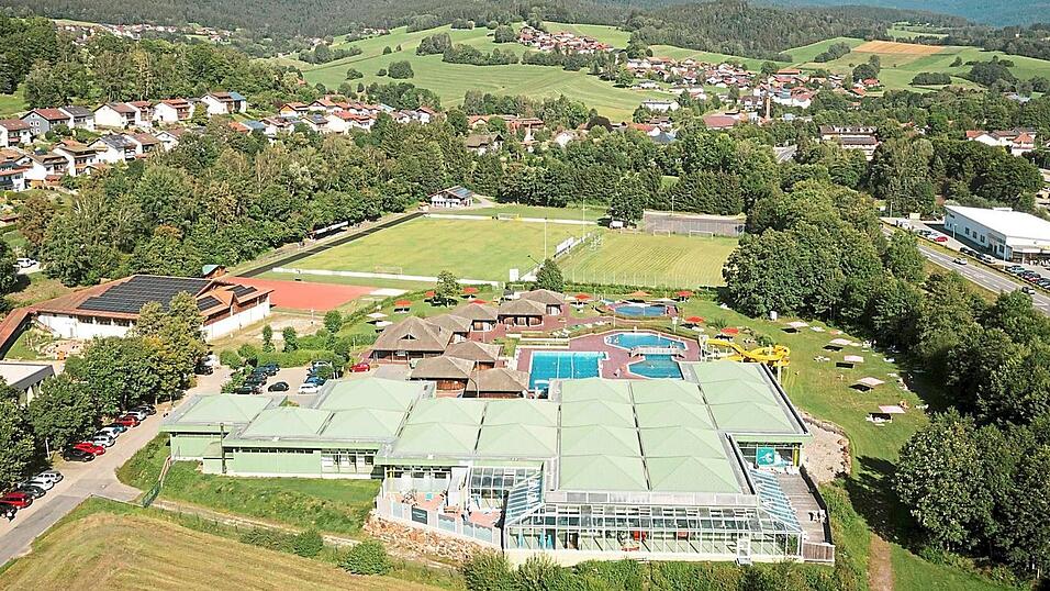 An diesem Mittwoch &ouml;ffnet das Osser-Hallenbad frisch geputzt und saniert wieder seine Tore. Der Start in die Freibadsaison ist f&uuml;r Ende Mai anvisiert.