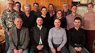 Die Kandidaten für die Wahl des Kollnburger Gemeinderates mit Wahlleiterin Agnes Brücklmayer. Die Kandidaten für die Wahl des Kollnburger Gemeinderates mit Wahlleiterin Agnes Brücklmayer.