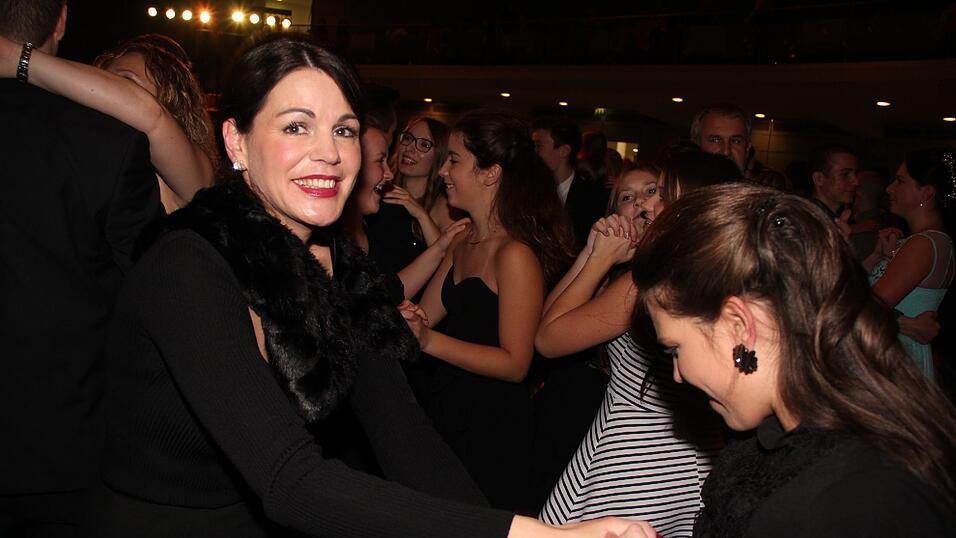 Die Bilder vom Abschlussball der Tanzschule Seidel in der Fraunhofer-Halle am 28. November. Die Bilder vom Abschlussball der Tanzschule Seidel in der Fraunhofer-Halle am 28. November.