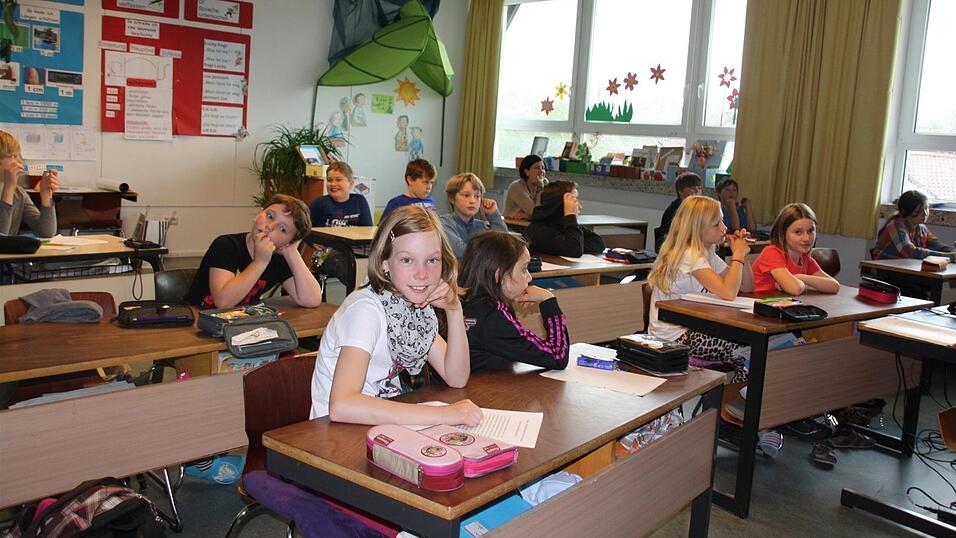 Peter und Anna versuchten sich als Fotografen und hielten die besondere Schulstunde in Bildern fest. Peter und Anna versuchten sich als Fotografen und hielten die besondere Schulstunde in Bildern fest.