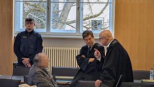 Die Verteidiger hatten ihre liebe Mühe, dem Angeklagten den Ernst der Lage zu verdeutlichen.