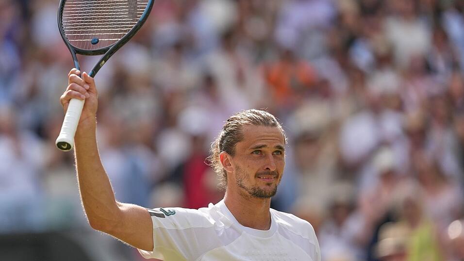 Alexander Zverev fehlt noch ein Sieg zum Wimbledon-Triumph. Alexander Zverev fehlt noch ein Sieg zum Wimbledon-Triumph.