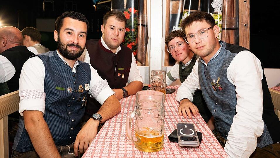 Die Partybilder vom Montag, 17. August, aus dem Festzelt Greindl. Die Partybilder vom Montag, 17. August, aus dem Festzelt Greindl.