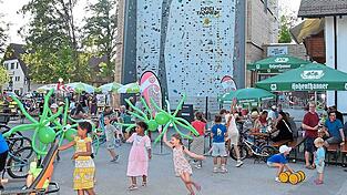 Am Abend war dann viel los beim Stadtwaldfest auf dem Gel&auml;nde des Alpenvereins.
