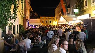 Partystimmung in der Ringstra&szlig;e beim Viechtacher B&uuml;rgerfest.