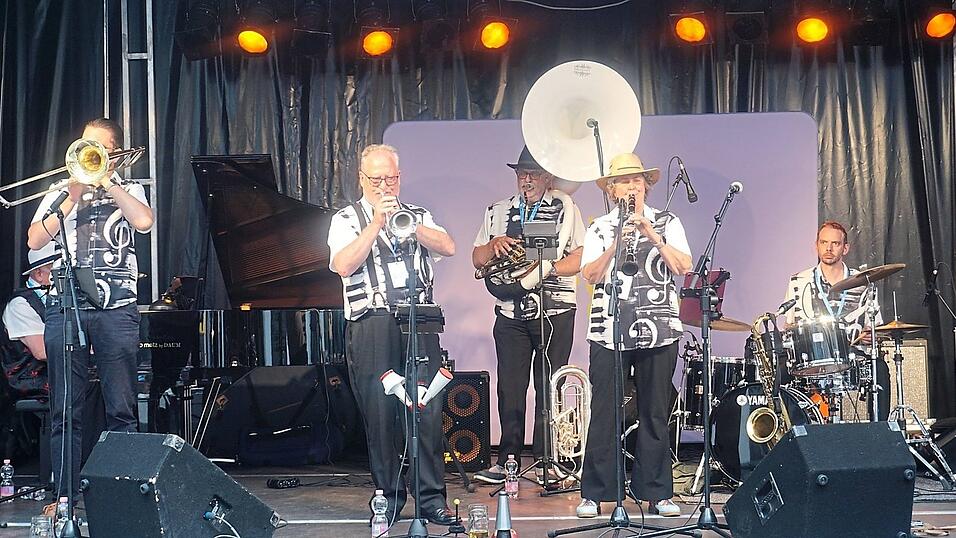 Den Auftakt machten Paula Jackman&acute;s Jazz Masters.