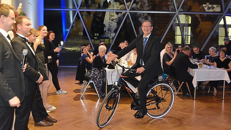 Rudolf Eibl aus Plattling gewann heuer das Fahrrad.