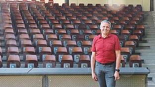 Vorsitzender Martin Frank freut sich auf die acht Auff&uuml;hrungen der Saison 2026, die letzte mit dem Trenckspiel in der traditionellen Fassung. Auf der 2021/2022 sanierten Trib&uuml;ne finden 626 Personen Platz.