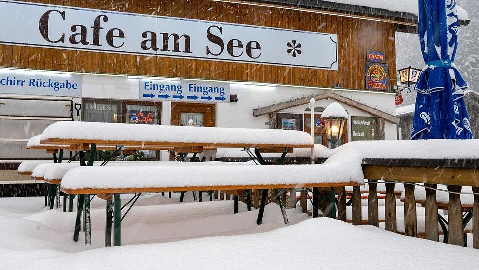 Nachdem schon beinahe Sommer war, schaut der Winter in Teilen Bayerns nochmal vorbei. (Archivbild)