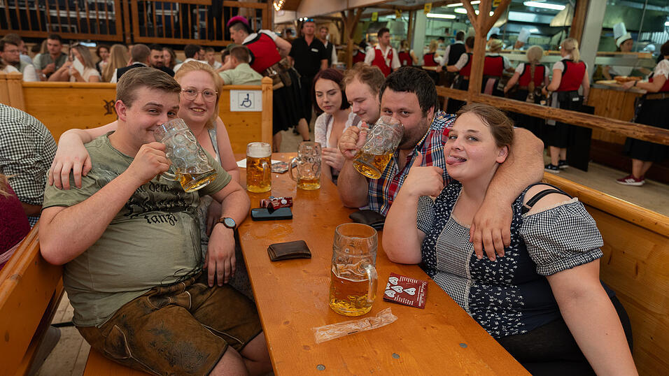 Die Partybilder vom Freitag, 18. August 2023, aus dem Festzelt Nothaft. Die Partybilder vom Freitag, 18. August 2023, aus dem Festzelt Nothaft.