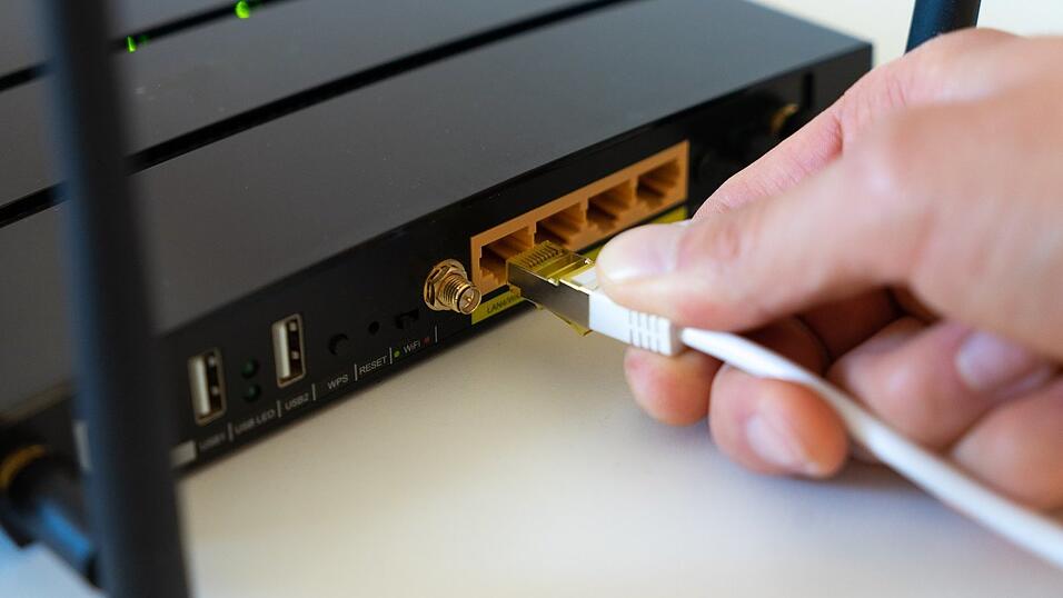 Gehört mittlerweile wie Strom und Wasser in die Wohnung: ein Internetanschluss.
