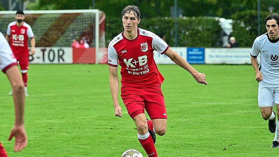 Rodings Alexander Fuchs hat sich im Derby gegen den 1. FC Bad Kötzting verletzt, er wird heute im Auswärtsspiel beim TSV Bogen fehlen. Rodings Alexander Fuchs hat sich im Derby gegen den 1. FC Bad Kötzting verletzt, er wird heute im Auswärtsspiel beim TSV Bogen fehlen.