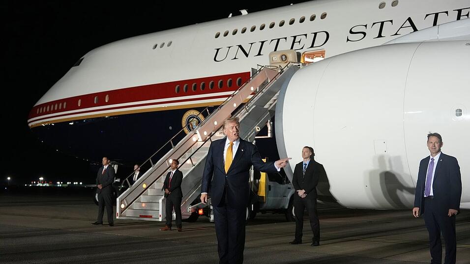 Trump flog mit der neuesten Air Force One in die USA (Archivbild). Trump flog mit der neuesten Air Force One in die USA (Archivbild).