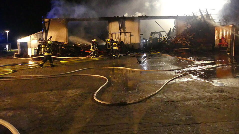 Bei dem Brand wurde niemand verletzt. Bei dem Brand wurde niemand verletzt.