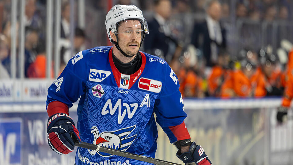 Tom Kühnhackl fällt mit einer Oberkörperverletzung mehrere Monate lang aus. Tom Kühnhackl fällt mit einer Oberkörperverletzung mehrere Monate lang aus.