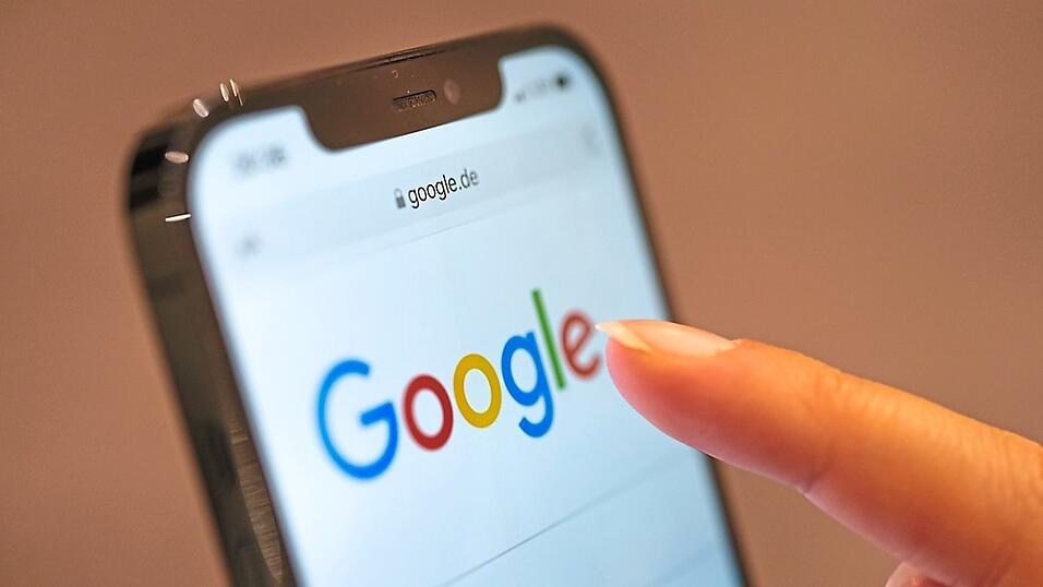 Konkreter Vorwurf der EU: Google soll seine marktbeherrschende Stellung als Suchmaschine genutzt zu haben, um eigene Dienste zu bevorzugen und Wettbewerber zu benachteiligen. Konkreter Vorwurf der EU: Google soll seine marktbeherrschende Stellung als Suchmaschine genutzt zu haben, um eigene Dienste zu bevorzugen und Wettbewerber zu benachteiligen.
