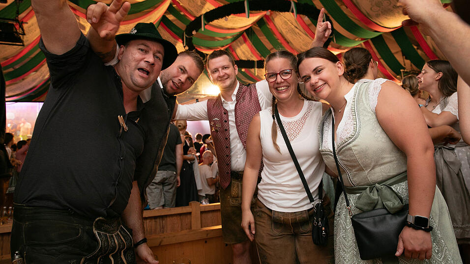 Die Partybilder vom Donnerstag, 14. August, aus dem Festzelt Weckmann. Die Partybilder vom Donnerstag, 14. August, aus dem Festzelt Weckmann.