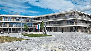 &bdquo;Ein starkes Signal und Bekenntnis f&uuml;r die Bildungsregion Landshut&ldquo; ist der Neubau der Staatlichen Realschule f&uuml;r Ministerialbeauftragten Christian Ceglarek.
