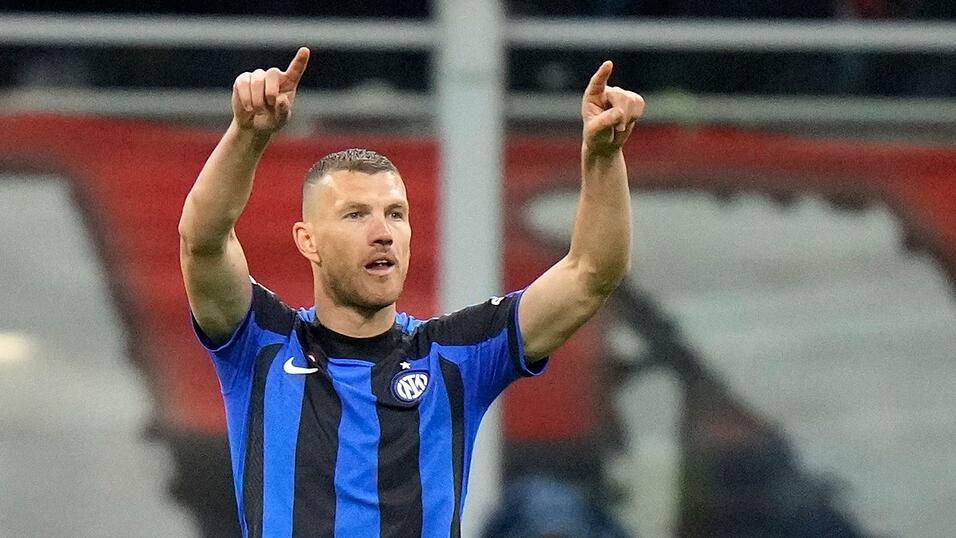 Edin Dzeko will k&uuml;nftig auch auf Schalke jubeln. (Archivbild)