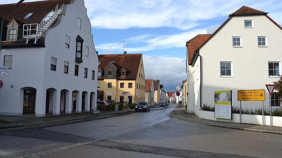 Die Obere Hauptstra&szlig;e ist der letzte Abschnitt bei der Neugestaltung der Ortsmagistrale. Der Bund beteiligt sich mit rund zweieinhalb Millionen Euro aus Mitteln der St&auml;dtebauf&ouml;rderung an diesem Projekt, die im laufenden Haushalt des Marktes Au bereits fest eingeplant sind.