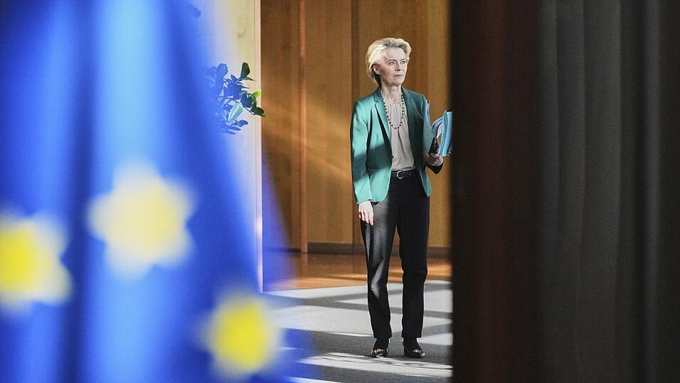 Die Pr&auml;sidentin der Europ&auml;ischen Kommission, Ursula von der Leyen bei der w&ouml;chentlichen Sitzung des Kollegiums der Kommissare am EU-Hauptsitz. Dabei war die Verteidigung ein gro&szlig;es Thema.