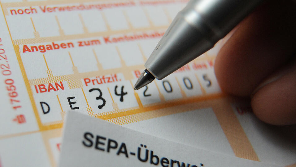 Bei der neuen Betrugsmasche manipulieren Kriminelle die Bankverbindung. Bei der neuen Betrugsmasche manipulieren Kriminelle die Bankverbindung.