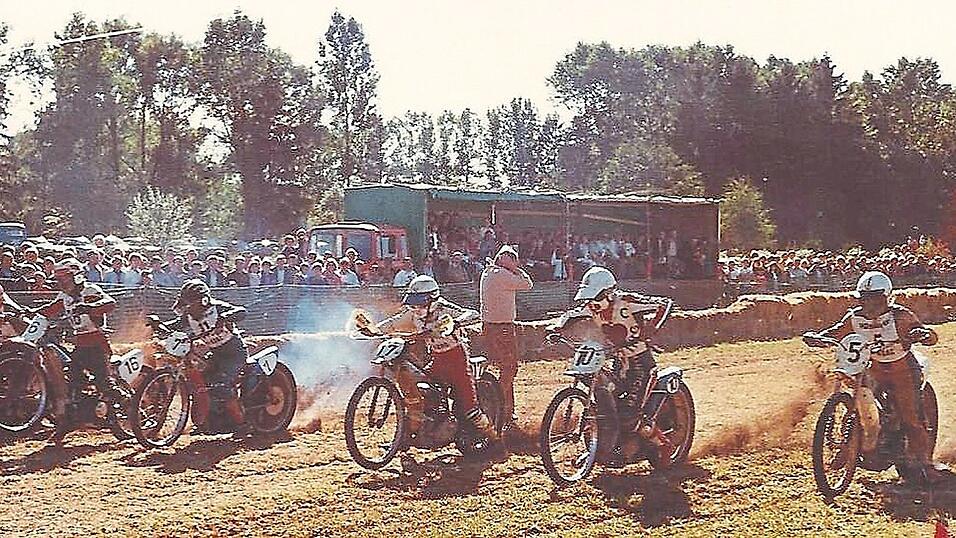 Dicht gedrängt stehen die Zuschauer beim Start zum Finallauf OMK-Pokal im Jahr 1979.