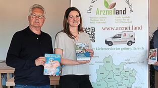 Seniorenbeauftragter Franz Voit (l.) dankte Christoph G&ouml;ttlinger und Bea Pleintinger f&uuml;r die informativen Vortr&auml;ge.