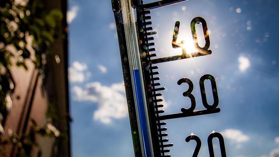 Derzeit klettern die Thermometer wieder in Richtung der 40-Grad-Marke. Die Belastung für die Bevölkerung durch hohe Temperaturen ist hoch. Derzeit klettern die Thermometer wieder in Richtung der 40-Grad-Marke. Die Belastung für die Bevölkerung durch hohe Temperaturen ist hoch.