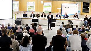 Mit dem neuen Format der Bürgerversammlung will OB Thomas Haslinger große Themen der Viertel, die möglichst viele Bürger betreffen, in den Fokus rücken. Mit dem neuen Format der Bürgerversammlung will OB Thomas Haslinger große Themen der Viertel, die möglichst viele Bürger betreffen, in den Fokus rücken.
