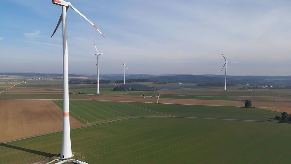 Die besch&auml;digte Windkraftanlage im B&uuml;rgerwindpark.