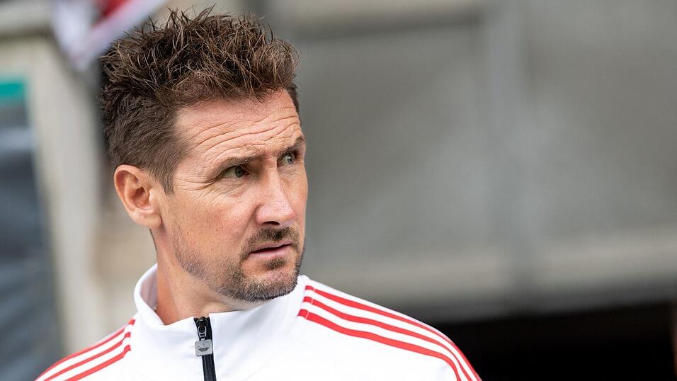 Nürnbergs Trainer Miroslav Klose war nach dem 1:1 bedient. Nürnbergs Trainer Miroslav Klose war nach dem 1:1 bedient.