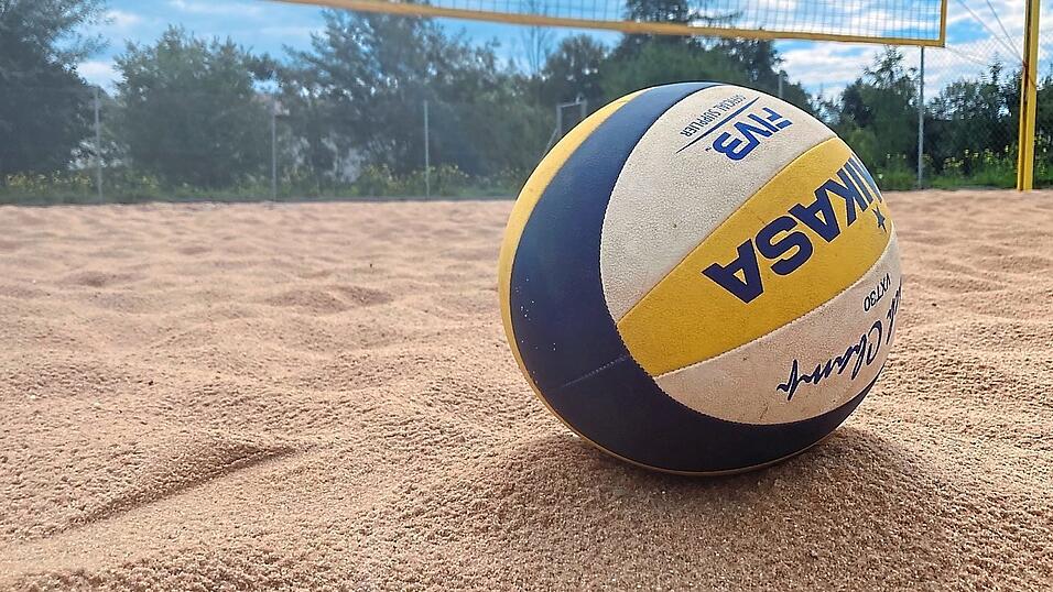 Im Landkreis gibt es zahlreiche Beachvolleyballpl&auml;tze.