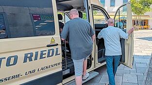 Gelungener Einstieg: Die Organisatoren sind mit dem ersten Monat „Isar-Shuttle“ zufrieden. Auch viele Fahrgäste schätzen das Angebot.