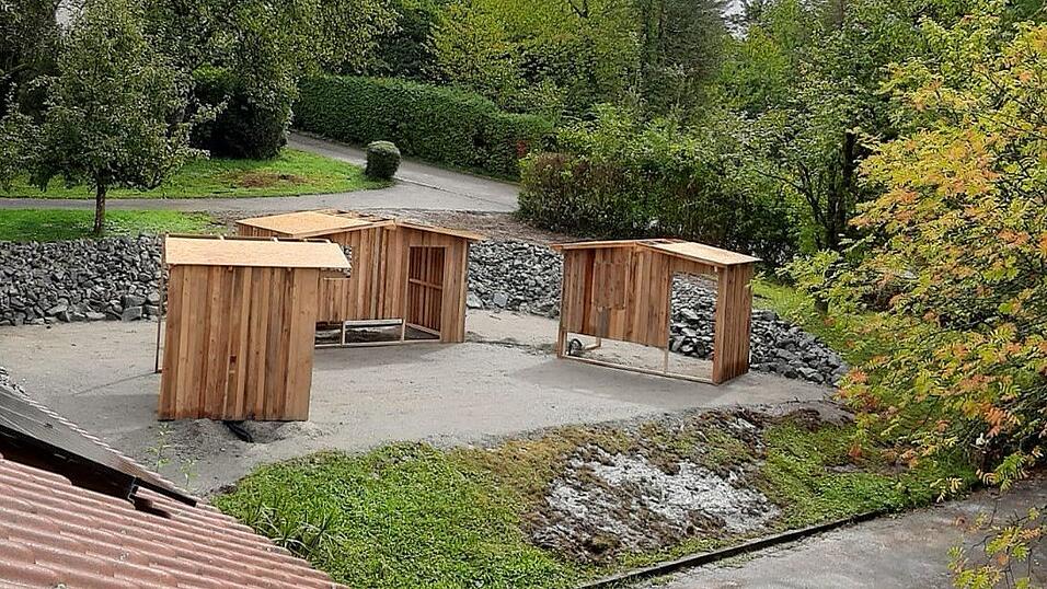 Wenn Evelyn Rauch heute in ihren Garten blickt, wei&szlig; sie, dass die Idee von einer Freiluftb&uuml;hne nun endlich Wirklichkeit geworden ist. Nun muss im kommenden Sommer die B&uuml;hne mit Leben erf&uuml;llt werden.