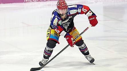 Die Duisburger wissen um die Torgef&auml;hrlichkeit von Deggendorfs St&uuml;rmer Dylan Jackson und lie&szlig;en ihm im Viertelfinal-Auftaktspiel nicht oft viel Platz auf dem Eis.