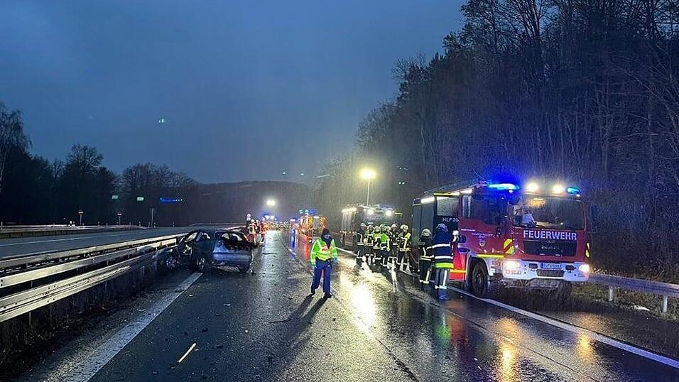 Bei einem Unfall auf der A3 am Donnerstagmorgen kam eine Person ums Leben. Bei einem Unfall auf der A3 am Donnerstagmorgen kam eine Person ums Leben.