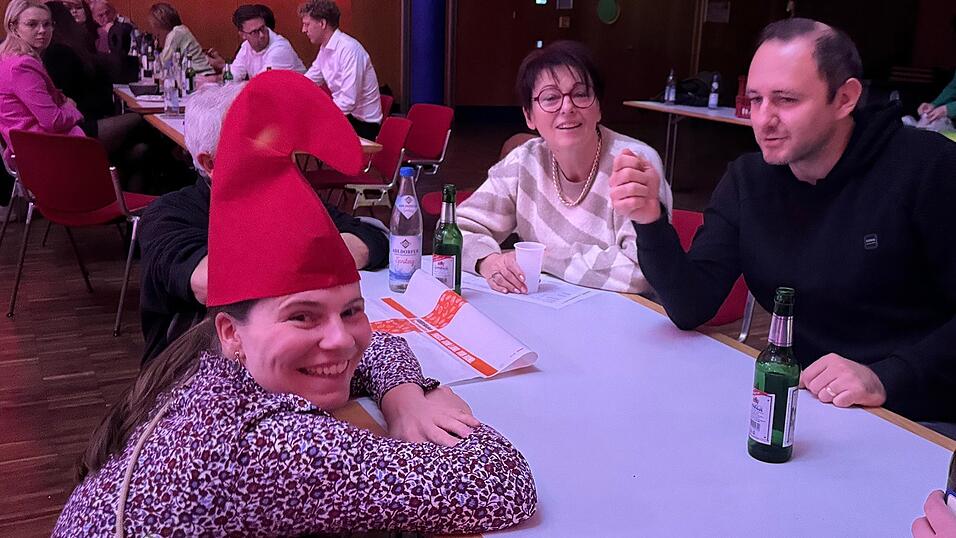 Narrhalla-Pr&auml;sidenten Stefan F&uuml;chsl bespricht den Auftritt der Elferr&auml;te.