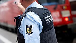 Vom 9. bis 11. Januar wird die Bundespolizei ihre Pr&auml;senz an gro&szlig;en Bahnh&ouml;fen verst&auml;rken. (Symbolbild)