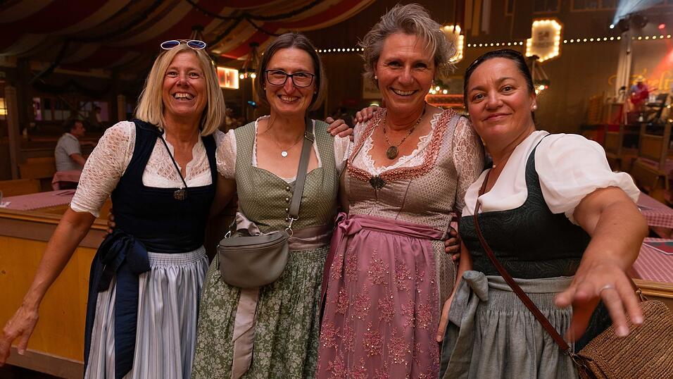 Die Partybilder vom Montag, 10. August, aus dem Festzelt Krönner. Die Partybilder vom Montag, 10. August, aus dem Festzelt Krönner.