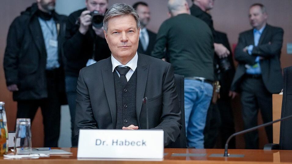 Habeck gab sich im Ausschuss kämpferisch. Habeck gab sich im Ausschuss kämpferisch.