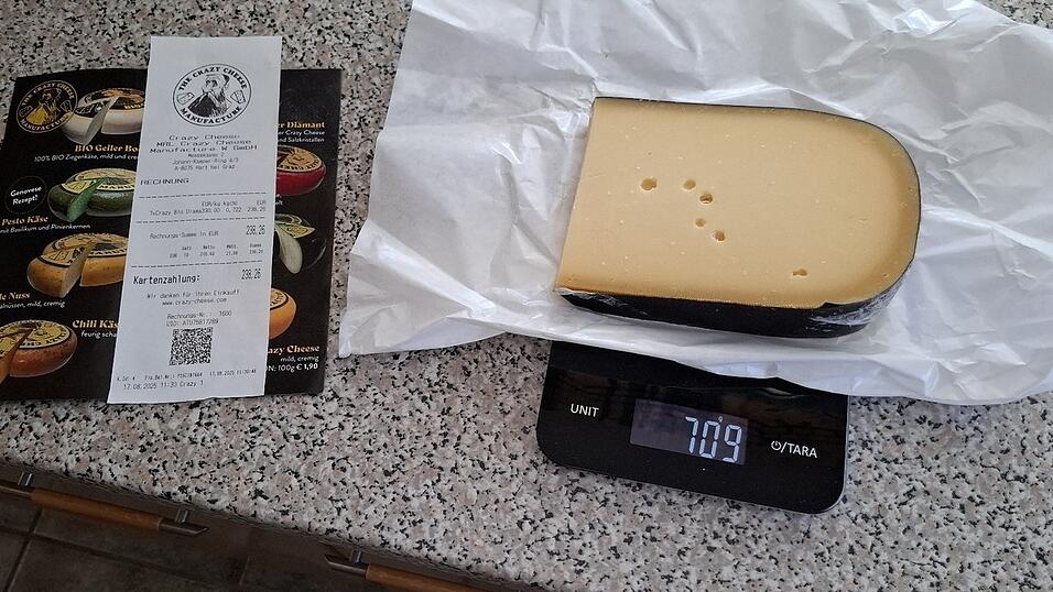 Mit dieser saftigen Rechnung auf der Ostbayernschau sorgte „Crazy Cheese“ vergangenes Jahr für Gesprächsstoff: 238,26 Euro für 709 Gramm Käse. Jetzt ist das Unternehmen pleite. Mit dieser saftigen Rechnung auf der Ostbayernschau sorgte „Crazy Cheese“ vergangenes Jahr für Gesprächsstoff: 238,26 Euro für 709 Gramm Käse. Jetzt ist das Unternehmen pleite.