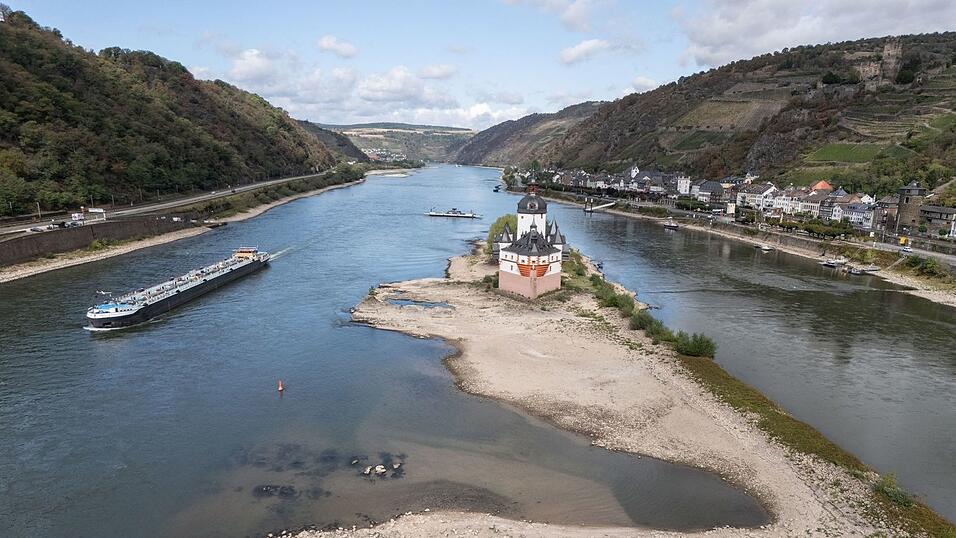 Der «Pegel Kaub» gilt für die Schifffahrt als kritischer Punkt bei der Frage nach einer durchgehenden Passierbarkeit des Flusses. (Archivbild) Der «Pegel Kaub» gilt für die Schifffahrt als kritischer Punkt bei der Frage nach einer durchgehenden Passierbarkeit des Flusses. (Archivbild)