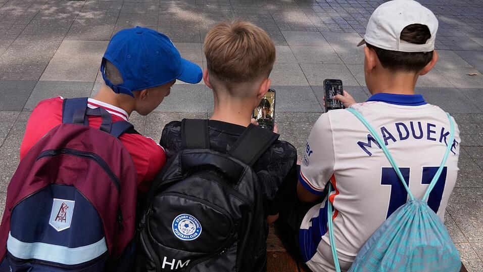 In Australien d&uuml;rfen Kinder und Jugendliche unter 16 Jahren keine eigenen Konten mehr auf vielen gro&szlig;en Social-Media-Plattformen besitzen. (Archivbild)