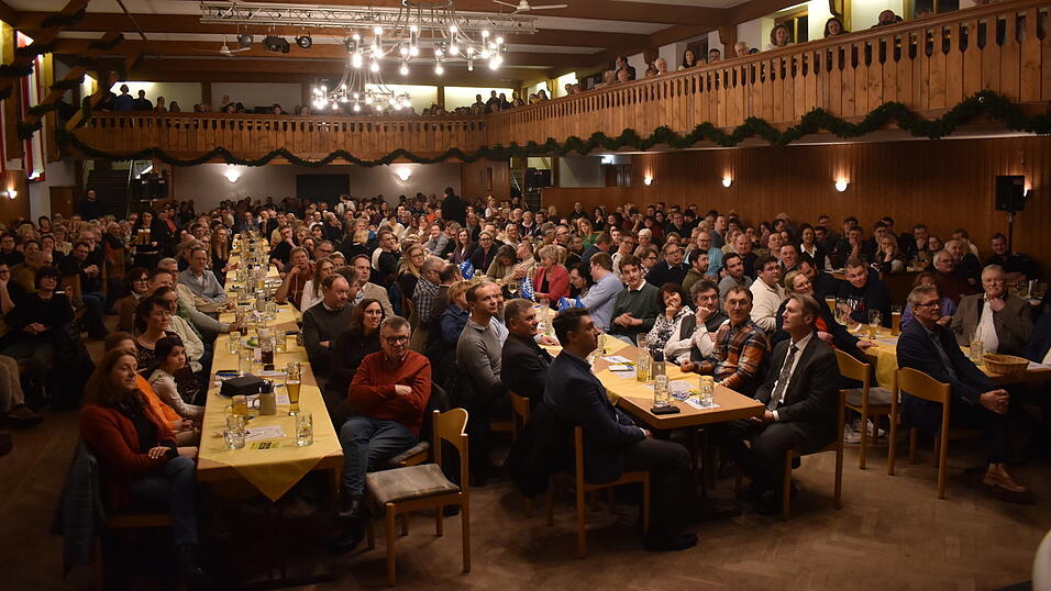 Mit rund 800 Besuchern war der Festsaal der Brauhausstuben beinahe bis auf den letzten Platz besetzt.