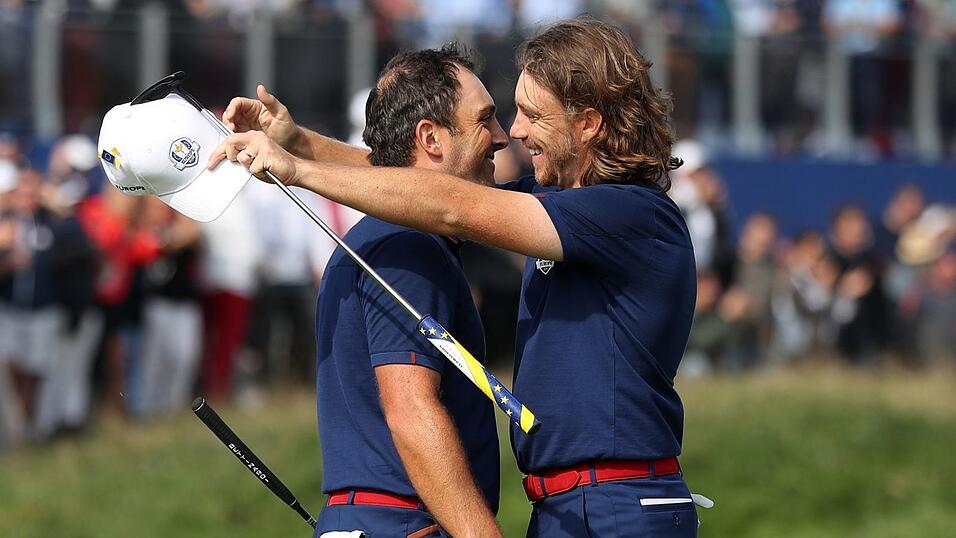 Tommy Fleetwood (r) und Francesco Molinari beim Ryder Cup 2018 in Paris. (Archivbild) Tommy Fleetwood (r) und Francesco Molinari beim Ryder Cup 2018 in Paris. (Archivbild)