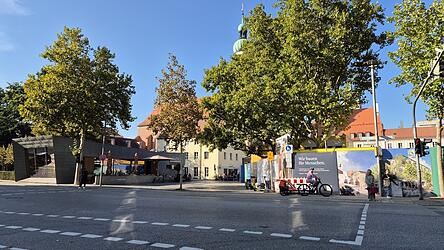 Fu&szlig;g&auml;ngerzone und Eingang zur Innenstadt: der Steiner-Thor-Platz aus Richtung Bahnhofstra&szlig;e.