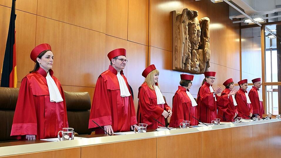 Per Eilverfahren stoppte das Bundesverfassungsgericht 2023 vorl&auml;ufig das umstrittene Heizungsgesetz, nun nimmt es den Gesetzgebungsprozess ausf&uuml;hrlich unter die Lupe.