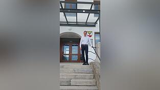 Florian Peintinger vor dem Rathaus in Falkenfels